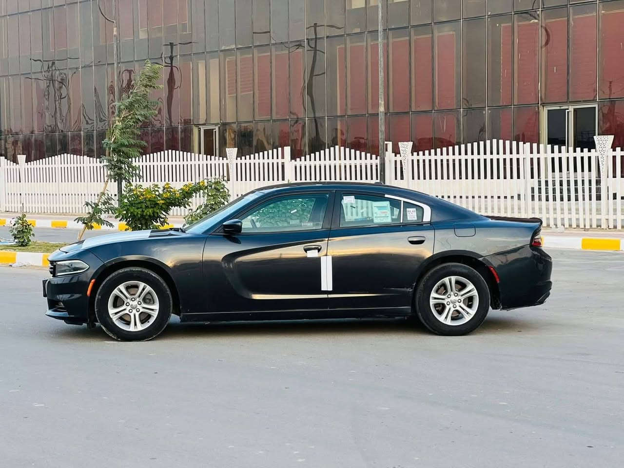 سلام عليكم البيع  شارجر    مرمزه 2022حره تحويل ثاني يوم ضرارها جاملغ و بنيد بدون دواخل جاهزه سياره لأخير كير ومحرك واحداديه وتبريد ثلج ❄️ مكينه ما مفتوحه تخم تاير جديد سياره فول تبريد قطعتين بصمه اشاشه كبيره بعد بيها موصفات حلوه مكان سياره ناصريه شموخ سعر ب 150وبيها مجال رقم *********** و***********
