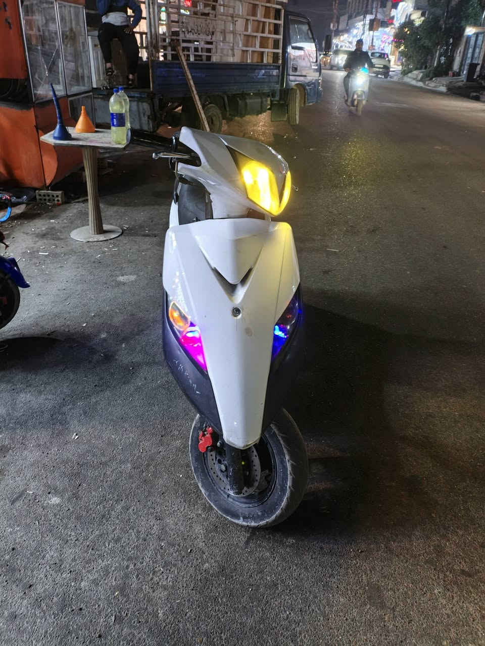 السلام عليكم
ماكس ثعلب نضيفه نكره سلف وهندر كهربائيات كلها شغاله دبل اشاره هورن سلف باتري جديد
كفرات نضيفه شلعه ومعدل سعرها 425 مستعجل عل بيع مكاني شعب ***********
