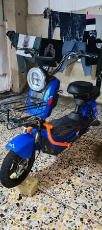 هاي الدراجة لبيع دراجة حلوة ونضيفة الله شاعد علي كلشي ما بيها بس الشاش...