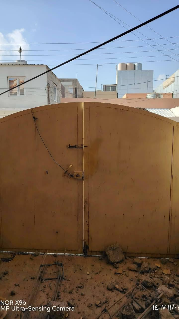 سلام عليكم 
للبيع كلمن وسعره مناسب
باب حوش 280سم وزن ثقيل 
باب كلودو 3 متر ول عرض متر ونص 
شبابيك عدد 2 متر ونص اب متر ونص 
شبابيك عدد 2  220 اب 110 
باب مطبخ 2 متر اب 110 
الخاص مفتوح ورقمي موجود ***********
