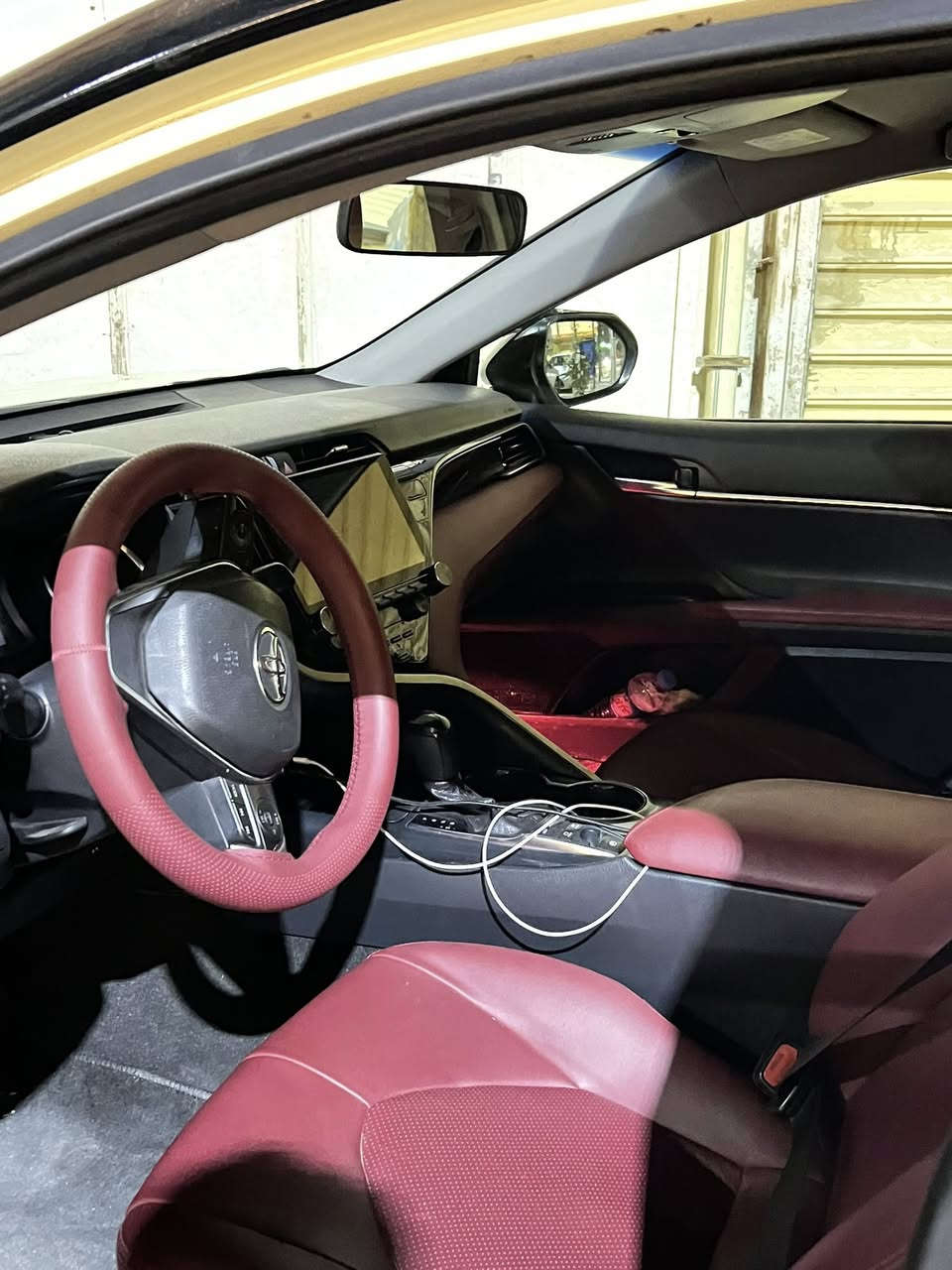 سلام عليكم كامري تكسي دبي 
بيها ضعف بل بطارية الهايبرد شغال بس بي ضعف يحول كبل بانزين 
2020 معاليه2023 شرط التحويل رقم كركوك 
داخل احمر شاشه كامره كامل  لل اتصال ***********
