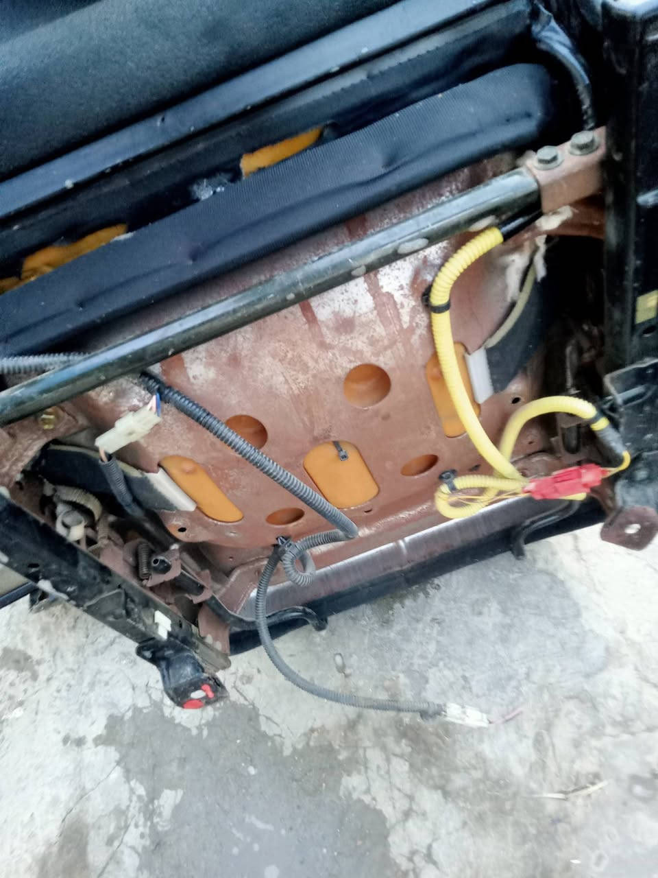 كشنات لانسر بومه اصليات وجدد أم الايرباك وبيهن تدفئه اماميه وخلفيات 5قطع كلش نظاف وسفنج قوي ومابيهن لا شخط ولاشك السعر 300
بطاين ام الصاج نظاف بس يراد دوشمه نفس لون الكشنات السعر 75
تجوه دبل جكمجه جديده السعر 40الف
مكاني السيديه ***********
