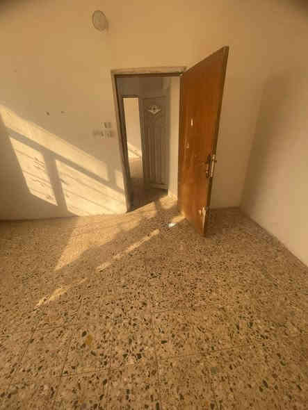 #للايجار_______في_______السيديه

مشتمل مساحه  50 متر

يتكون من

غرفتين نوم مطبخ صاله خدمات صحيه 

#الايجار  650 الف

مربع الضباط

للاستفسار الاتصال على الارقام التاليه

***********

***********
