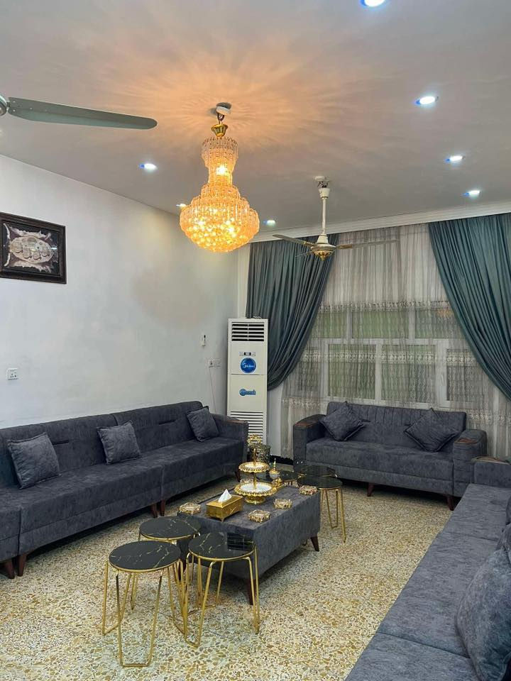 السلام عليكم.

***********

 

للبيع بيت ف بغداد الراشدية مركز الناحية المراسمة.  مساحة 200 م واجه 12 م

طابو زراعي سند 25

واجه 12 م فية  5 غرف نوم     نظام اسويت    استقبال 8X4 صاله كبيرة مطبخ حار بارد     تفاصيل اكثر داخل الفديوو

***********
