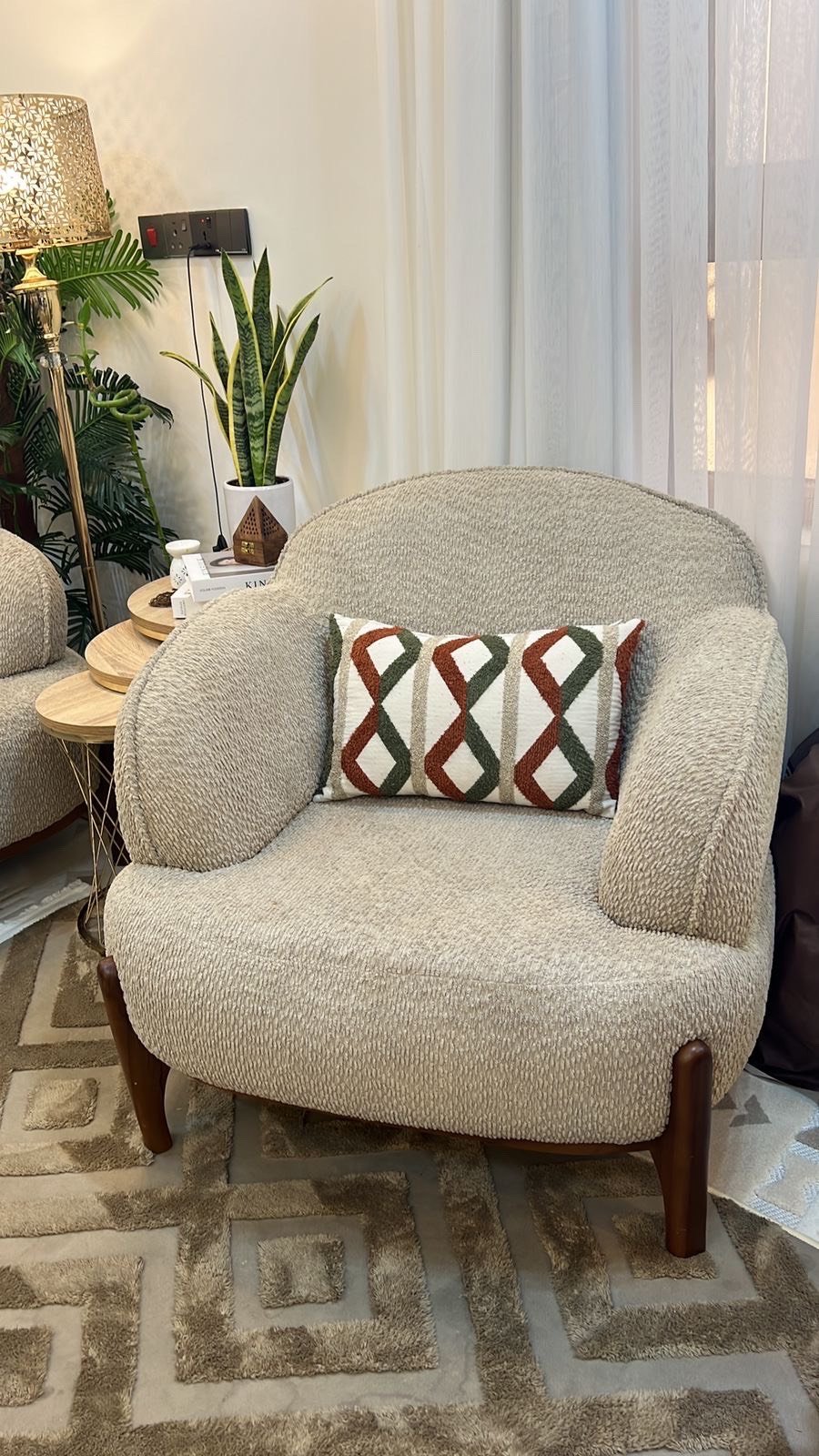 صلاح الدين تكريت / 100 دار
تخم بوهيمي نظيف بعده جديد فول متانه ومابي اي ضرر بس اجه قياسه جبير على الصاله   اخذته ب 3 ملايين من الجشعمي 
//8 مقاعد..قنفات
2 كبار وكراسي 2 
بيع ب 1.250.000 وبي مجال