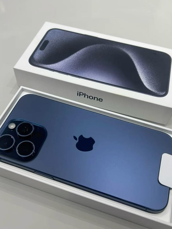 السلام عليك
جهاز ايفون  15برو ماكس للبيع كامل مع ملحقاتة الباكيت والكيبل الاصلي والشاحنة 

جهاز نضيف اسعمل لغرض الراسة 
ذاكرة 256
السعر مليون و150
بي مجال 

بطارية 91
الاتصال ***********
