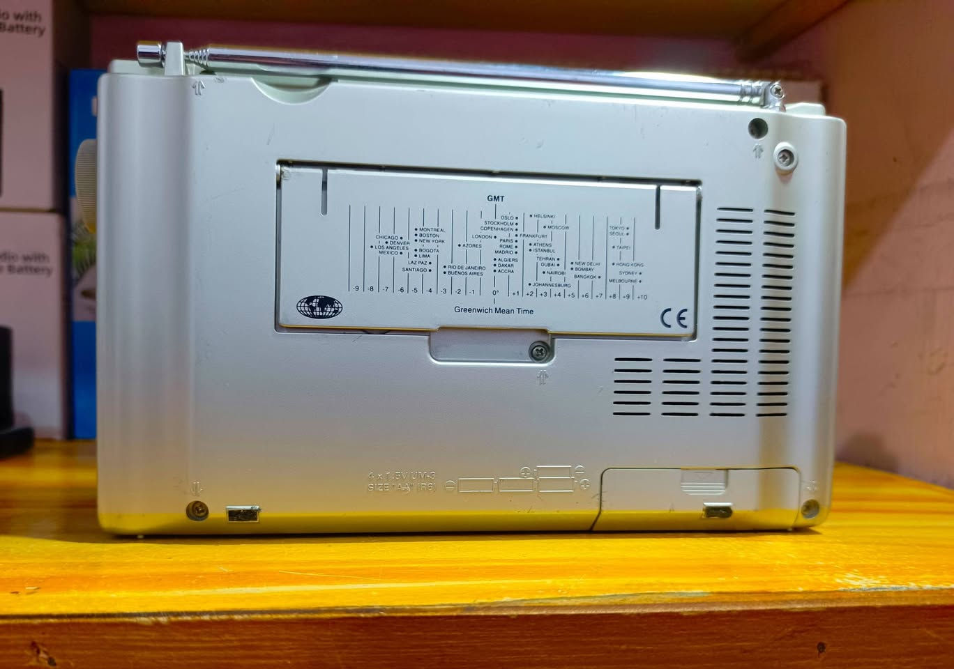 راديو. ROBERTS. R9914 
انكليزي الصنع
موجات FM-MW_SW 14
موجة sw 14 موجه
شاشه دجتل
ميزه حفظ محطات مفضله
منبه وساعه ومنفذ سماعه خارجيه
بيه منفذ محوله ٦ فولت
يشتغل باتري قلم عدد ٤
جهاز لوك جديد كارتون مع حافظه اصليه جلد
اي استفسار بعد تعليق يوصلك السعر وبالخدمة


**إذا كنت صاحب هذا الإعلان وتريد حذفه لأي سبب، رجاءا أرسل رسالة إلى الدعم الفني**