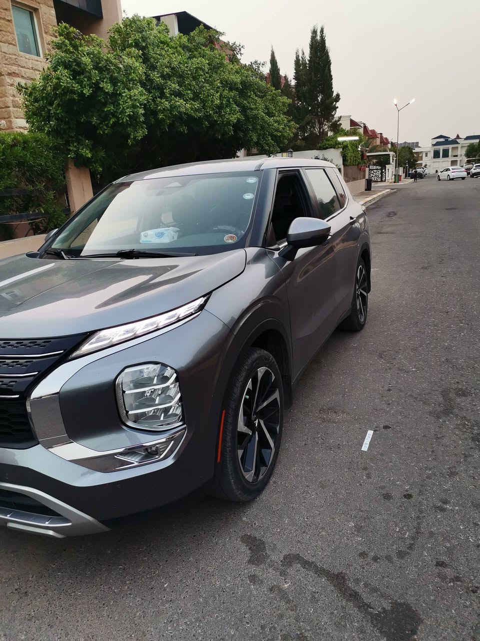 2022 MITSUBISHI OUTLANDER
ميتسوبيشي اوتلاندر
موديل2022
حجم المحرك : 2.5L
ضرر جاملغ وباب خلف السايق
بجم وخلف كبس مامفتوح
ايرباك باب السايق والخلف طاك 
 رقم الشاصي JA4J3UA85NZ075670
مواصفات
بصمة ابواب
كاميرا خلفي
هاند بريك بصمة
كامرا 360 درجة
اوتو ستوب (𝐀𝐔𝐓𝐎  𝐒𝐓𝐎𝐏)

رادار جانبي  (نقاط عمياء)
رادار خلفي (التحذير من الاصطدام)
حساسات خلفي
إشارات بلمري
نظام (𝐒𝐇𝐎𝐖)
نظام (𝐀𝐔𝐓𝐎)
نظام
(𝐄𝐂𝐎)
نظام (𝐍𝐎𝐑𝐌𝐀𝐋)
كشنات هیتر
تحكم استيرن
لايتات (𝐋𝐄𝐃)
عدسة زينون
بكلايتات (𝐋𝐄𝐃)
ويل 20
تواصل ***********
