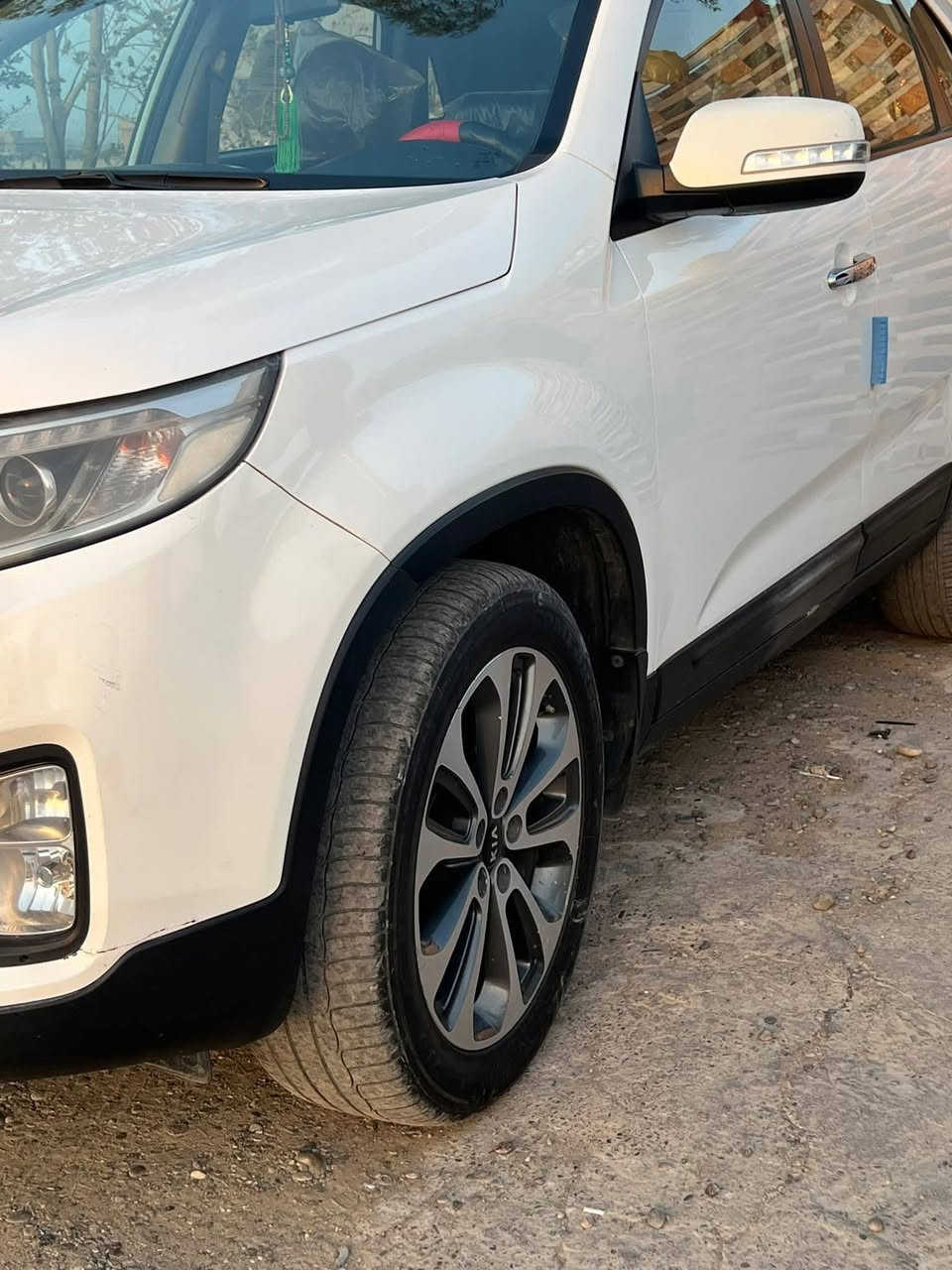 السلام عليكم ورحمه الله وبركاته
سورنتو 2013 شكل 2014  فولل مواصفات ماعدا البانوراما  (فئه خليجي)
السياره بيها شخوط بسيطه بل بابين
موصفات
1بصمه ابواب وتشغيل
2اشاره ترحيب
3اشاير مري شفط
4ثلاث قطع تبريد منفصل بس عايزو شحن غاز
5  اشاير بل مري
6 داخل جلد لونه المميز
7داخل صاج 
كامره وشاشه بلاديه الصغيره 
8حساسات امامي خلفي 
9فول تحكمات ستيرن
10 مثبت سرعه 
11محرك V6 المرغوب
السياره 7 راكب
السعر المطلوب175وبيها مجال 
لل استفسار الاتصال على الرقم ادناه
العنوان/صلاح الدين الشرقاط
‭٠٧٨٣ ١٩٩ ٥٣٨١‬
