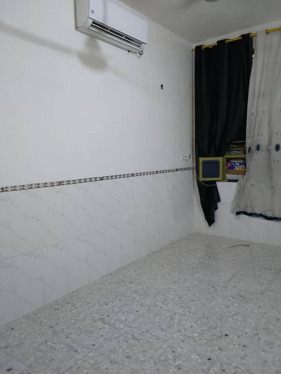 بيت للبيع رئاسة العبيدي نهايت شارع ام البنين قرب حسينية اهل البيت.البيت ١٠٠م على شارع عريض طابق واحد كامل فقط ستارة امامية البيت زراعي لتواصل *********** علي
