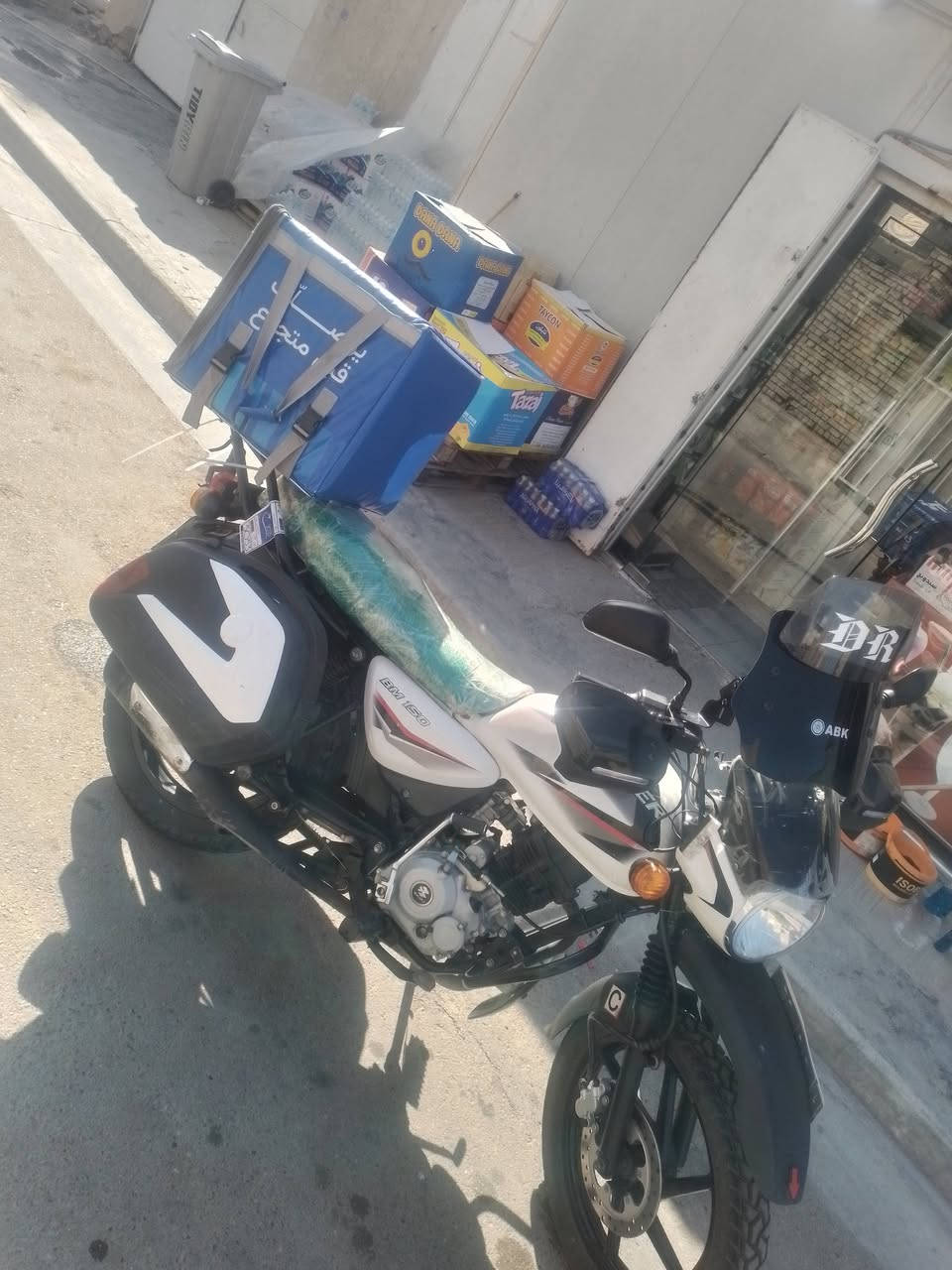 بوكسر 
 موديل .22 
 دراجه خير من الله رقم نكليزي 
سعر 2300 وبيه مجال

***********
