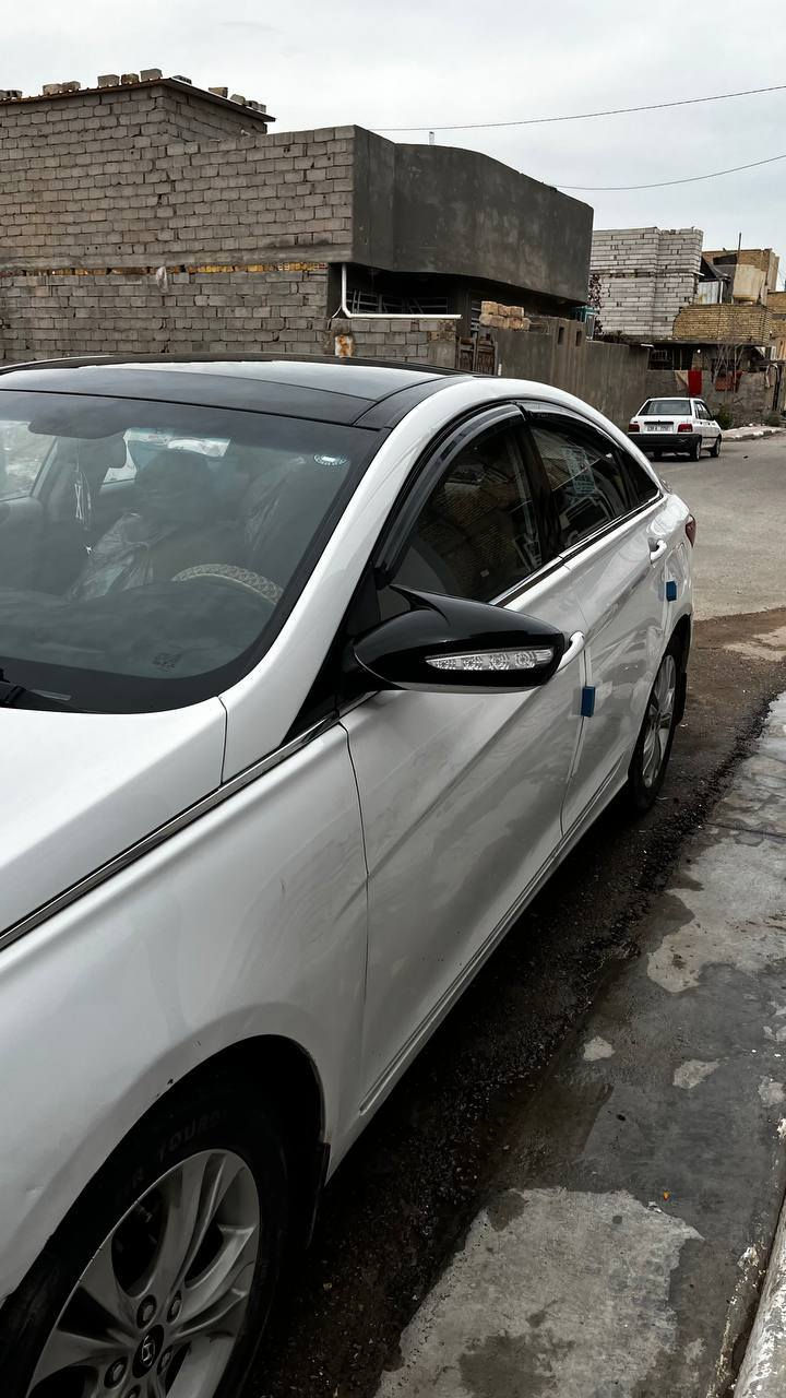 ياالله 
سوناتا خليجي فووول مواصفات 
محرك 2400
سقف بانوراما
كير محرك كفاله
بيه صبغ ربع البنيد صطحي يعني اثر شخوط واكع عليه شي 
بارد قليل بلجاملغ فقط
ماشيه 105 حقيقي
السياره جاهزه من كلشي حداديه تبريد تاير 
متخسر عليه مال جناي
السعر 115 وبيه مجال حك الجيه 
متوفر وات ساب فقط 
***********
اتصال مغلق انتباه
