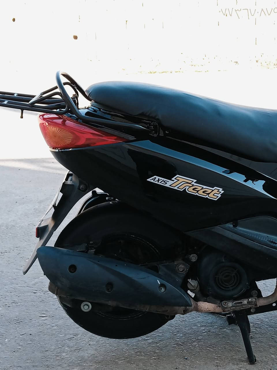 سلام عليكم لكزز ياباني خطين نوزل دراجه خير من الله ونضيفه مابيهه نقص كهربايات كلهه شغله سلف وهندر نكره دراجه كامله مكاني بغداد البياع السعر 550وبيهه مجال قليل حك الجيه لا اكثر *********** ممتواجد فيس
