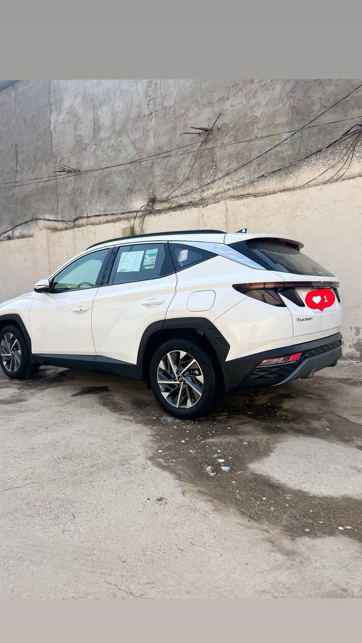 توسان 24 مديل رقم بغداد بسمي ماشيه 17,, الف. سياره كارتون وكفاله من كلشي السعر 226 وبيه مجال ***********
