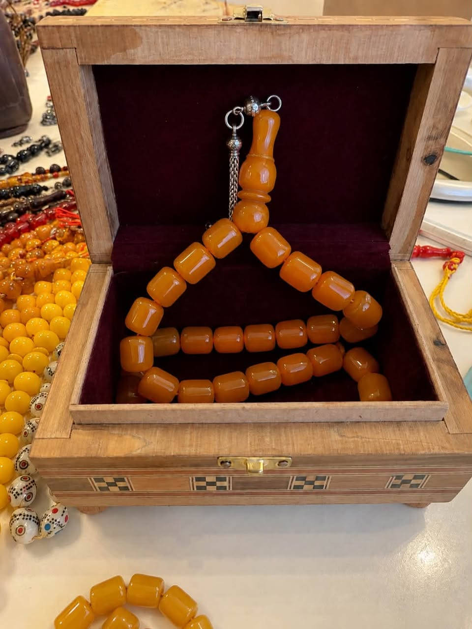 📿 مسكي ألماني أنتيك مغشّى مقفول – 33 حبة
قطعة اقتنائية مميزة لعشاق السبح التراثية، تتميز بحباتها الكبيرة وحضورها الفخم، مع لمسة أنتيك أصيلة تعكس جمال الصناعة القديمة.

▪️ مسكي ألماني أنتيك مغشّى مقفول
▪️ 33 حبة
▪️ وزن 97 غرام
▪️ مقاس 14.5 × 12.5
▪️ شرابة فضة عيار 925

تجمع هذه السبحة بين الفخامة والأصالة، مع شرابة من الفضة عيار 925 تضيف إليها قيمة وجمالاً، لتكون قطعة نادرة تليق بهواة السبح والمقتنيات المميزة.

📍 المعاينة متاحة
📦 الشحن متوفر إلى جميع المناطق

📲 للطلب مباشرة عبر واتساب:
https://wa.me/96171208802

#مسكي_الماني #مسكي_انتيك #سبحة #سبح_قديمة #سبحة_تراثية #سبحة_فاخرة #انتيكا #مقتنيات #تراث #لبنان #صيدا #بيروت #Tasbeeh #AntiqueTasbeeh #VintageTasbeeh #CollectorsItem


**إذا كنت صاحب هذا الإعلان وتريد حذفه لأي سبب، رجاءا أرسل رسالة إلى الدعم الفني**