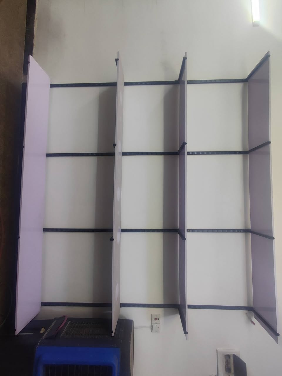 السلام عليكم ورحمه الله وبركاته
غراض ديكور مستعمل خمس اشهر ونظيفات للبيع 
اثنين عارضة اربع طوابق 
عارضة مال جكاير 
١٢ رف 
٤٨ ذراع 
١٢ سچة 
للاستفسار الاتصال على الرقم ***********
