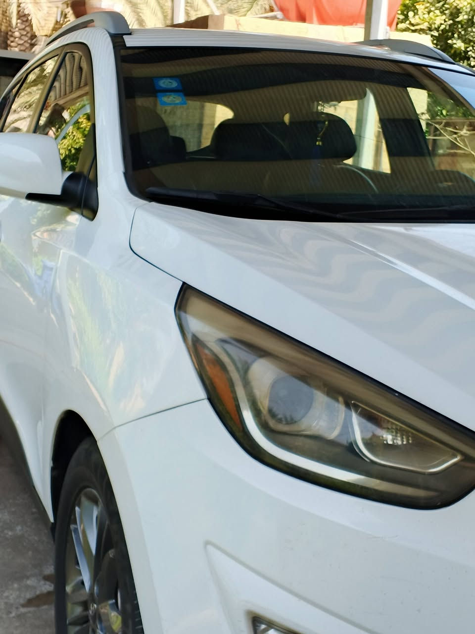 اسلام عليكم 
توسان موديل ١٥ امريكي خير من الله نضافه ضربه جاملغات وبيها سونارات اثنين  
رقم ***********
