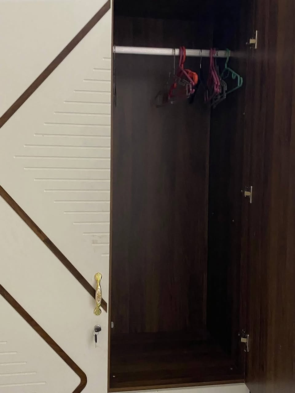 السلام عليكم كنتور للبيع جديد 3 بوب  سعره 150 وبي مجال للعنوان كوت كفاءات الاستفسار الاتصال ع رقم ***********
