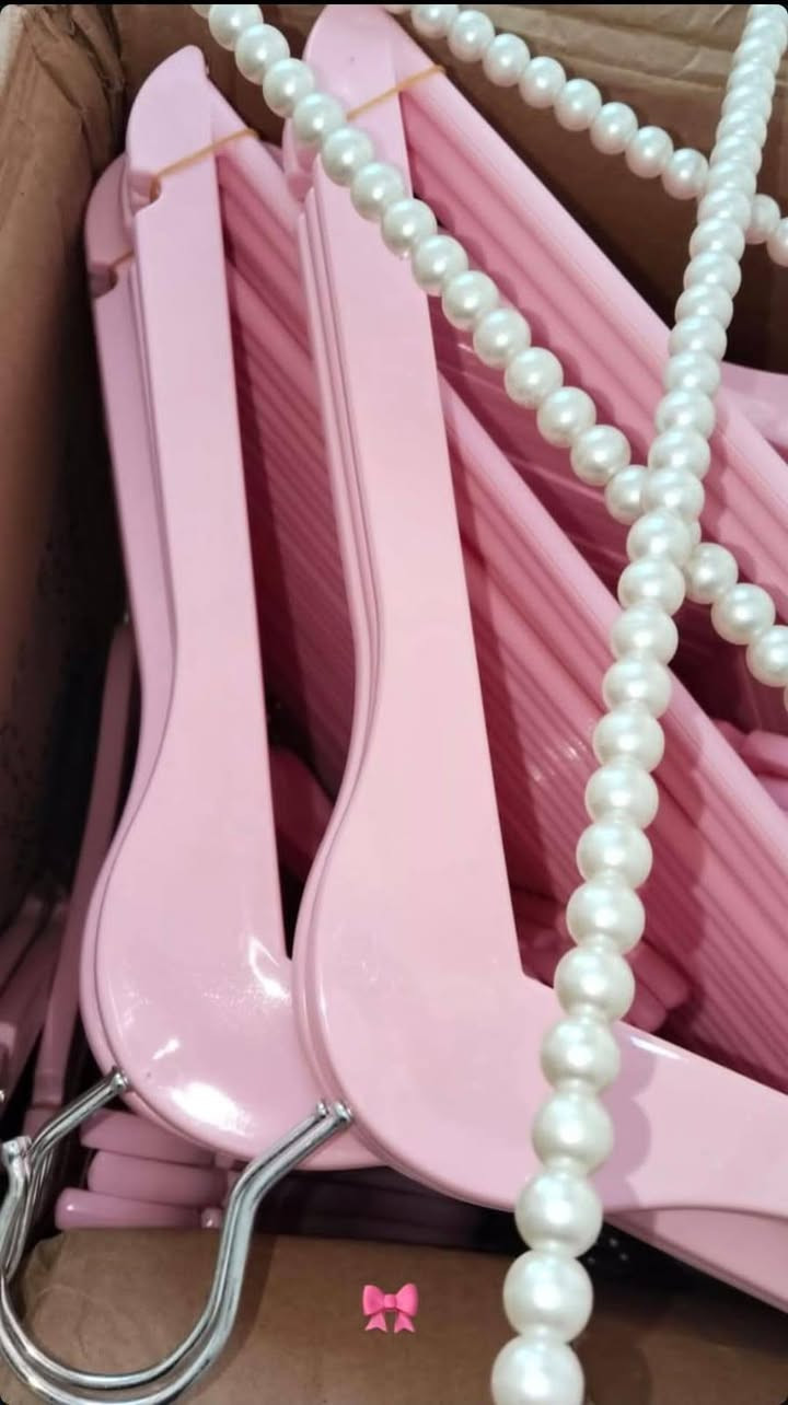 ملابس كولتي جدا راقي شي إن ستاند حديد وملحقاته رفوف خشب عدد 2 اوتي بخاري مبرده ميز تعلاكات للبيع للتفاصيل اكثر واتساب***********
