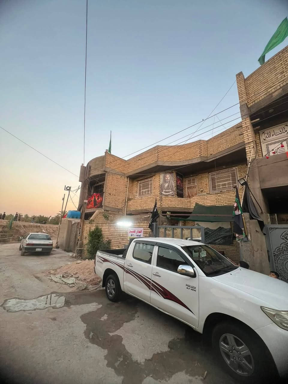 سلام عليكم بيكم موديل ٢٠١٢سيارة خير من الله مكينة جديدة كير خير من الله مجموعة كلهة جديدة تبريد ثلج تخم تاير بيهك تكحيل بل ذيل كد شبر والباب الخلفي مال بدي بي بارد وبيهة با دوسة شوية طخة وما مرجعهة وبقيت السيارة  كير عادي            الكشر مكفول بيهة منضومة زنون اصفر سيارة مال جناي  بسمي سنوية ٢٧داخل كلة جديد عل شركة وذا اكو مراوس بعالي ونطي موديل ١٢او ١٣او ١٤ميخالف رقمي ***********
