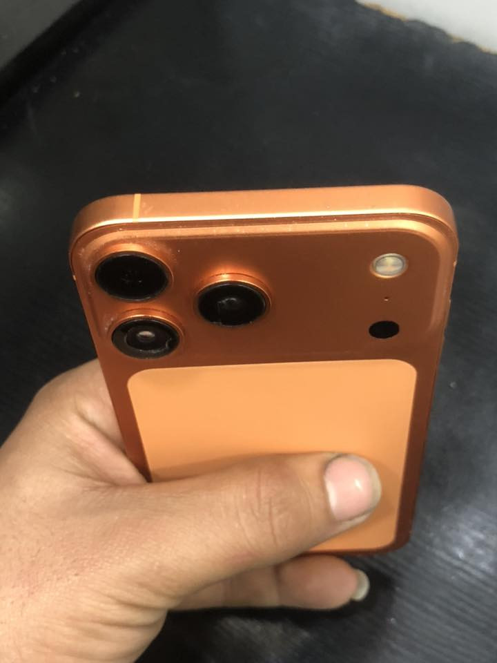 ايفون 11 محور 17   ذاكره 128 بطاريه100 نضيف كلشي مابي فقط الجامه مال كامره موضحه بلصوره مفطوره 190 الف رقم وبي واتساب ***********
