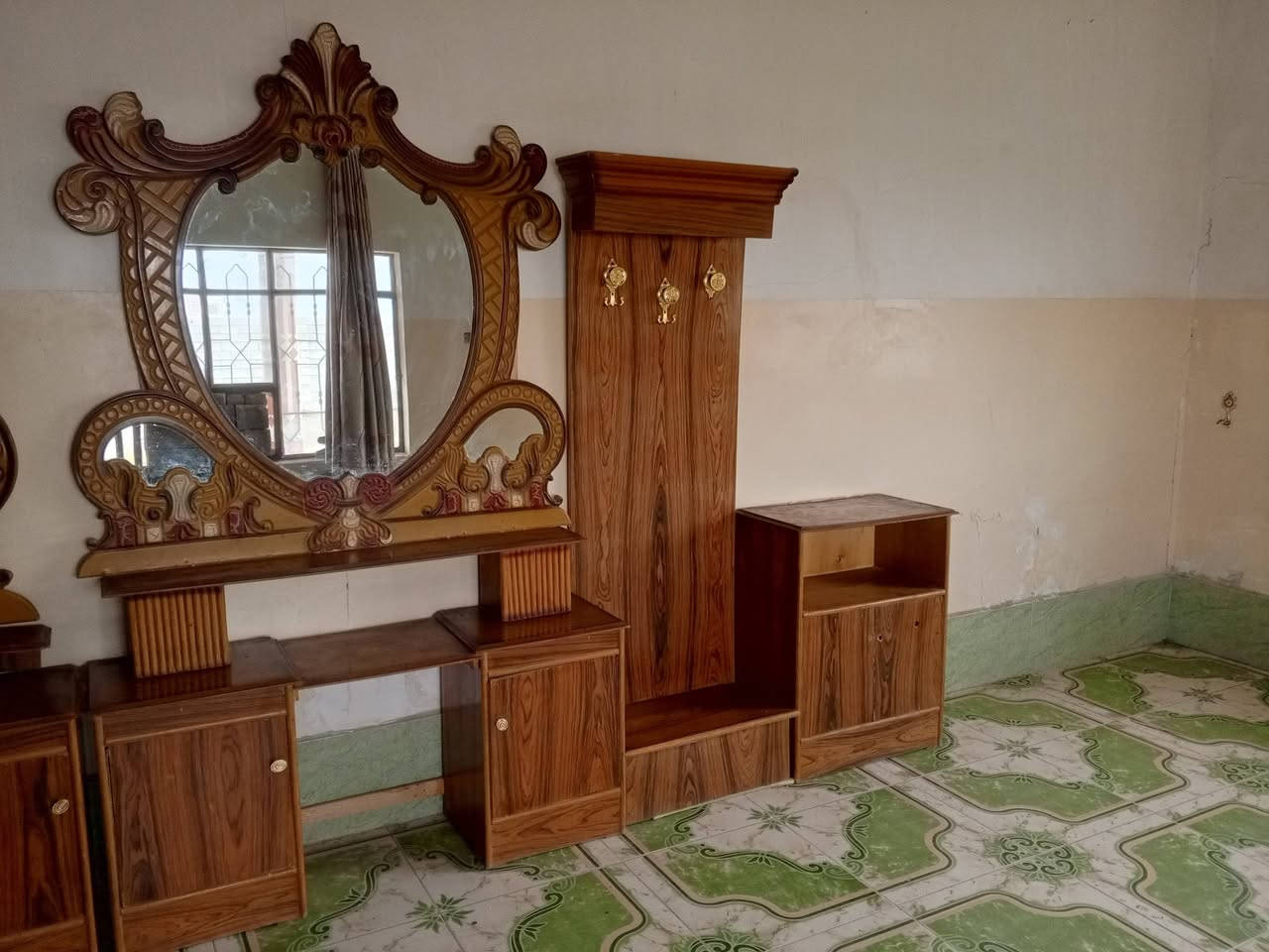 اسلام عليكم غرفه للبيع
العنوان الكرمه البخليفه السعر 300وبيها مجال
رقم الهاتف ***********
