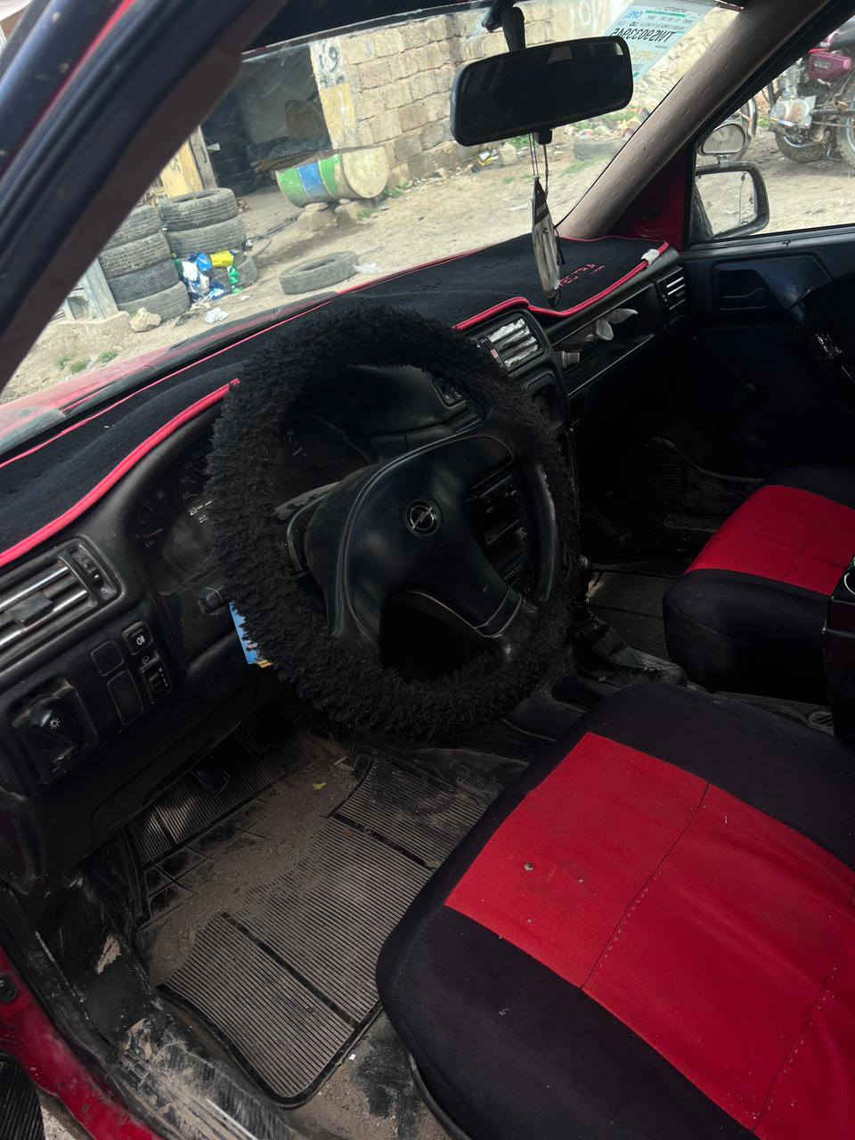 سلام عليكم
فكترا 18 موديل 93 بدون صبغ دواىر مال شركه 
بيها ضربه باب السايق ضارب دنكه فقط 
السنويه باقيه لل 27 الشرعي موجود 
كاربون بانزين بيها 
كير ومحرك شرط 
السياره جاهزه عايزها بس البك لايت 
السعر 38وبيها مجال بسيط 
الشراي يتصل عل رقم 
***********
