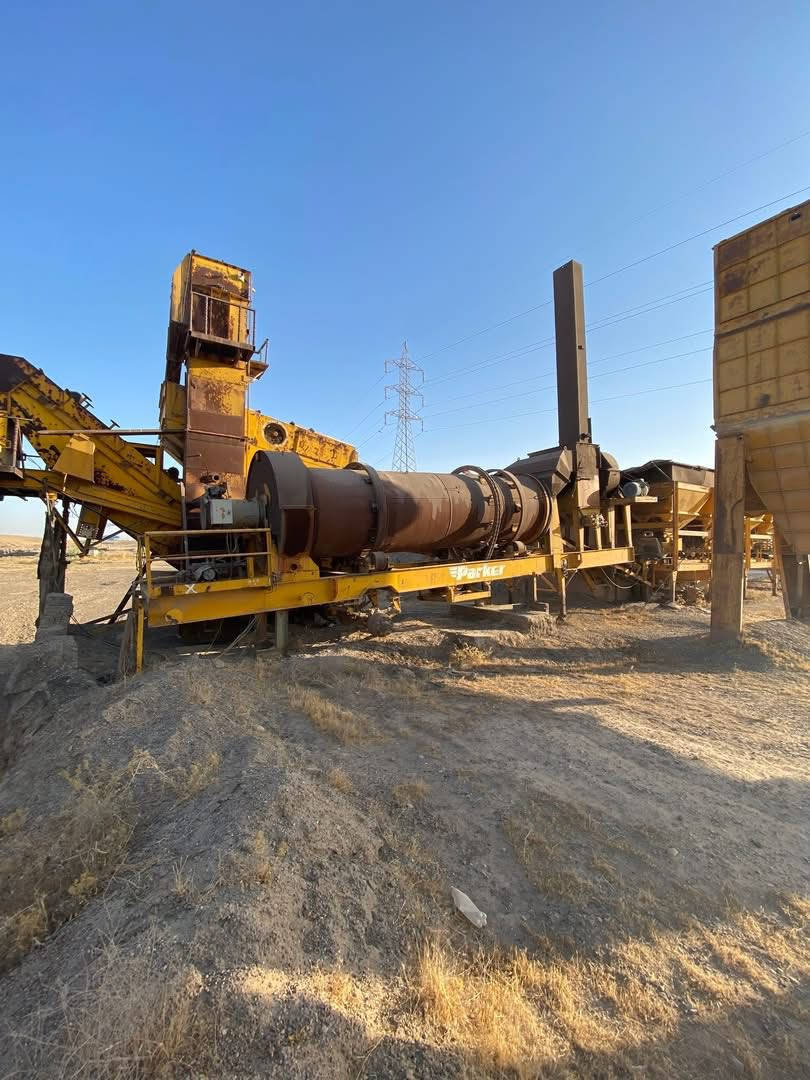 سلام عليكم ورحمة الله وبركاته معمل اسفلت كامل شغال للبيع مع الموقع او بدون فارشات٢ حادلة ٢ كليدر 1بلدوزر1 مولد نص ميكة المكان صلاح الدين سامراء رقم  *********** ملاحضة: اخوان اليات ادامة فقط يحتاجن سعر على رقم اتصل ويوجد منفيس للمعل
