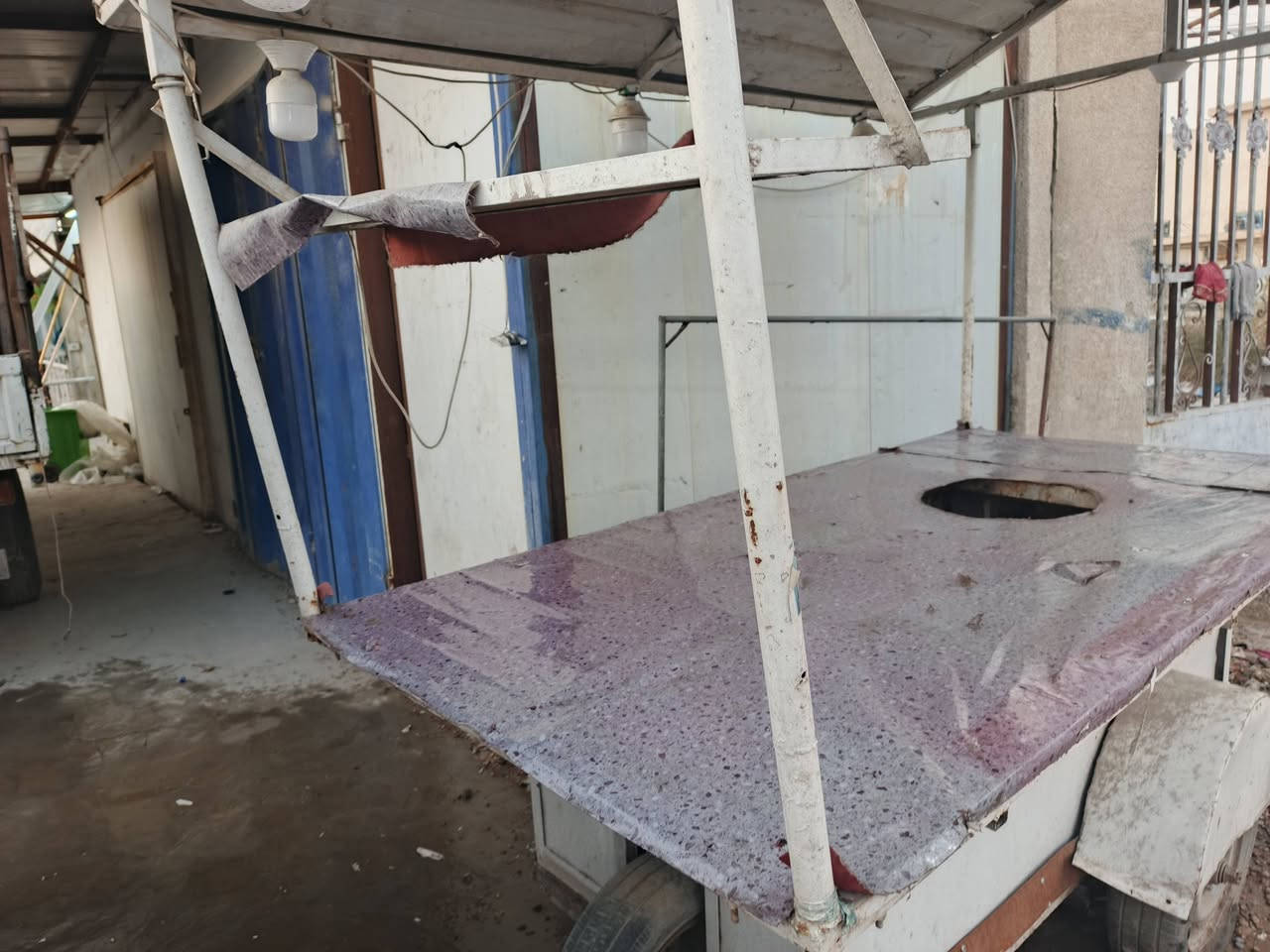 سلام عليكم للبيع عربانه اي شي بالك تشتغل جبيره وبيه فتحتين بريمز وجنكال بنكه كهربائيات كلوبات جاهزة من كلشي
مكاني بغداد التاجي السعر350 وبيه مجال 
*********** واتساب
