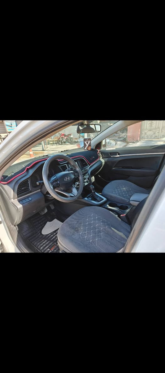 سلام عليكم سياره الانتره رقم بغداد ثاني يوم احولك للبيع نضيفه كلش  محرك دوش 2000 موديل 2019 خابرني وتامرني أمر‏‪***********‬‏
