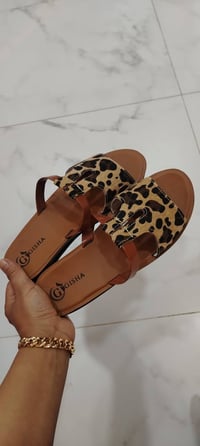 احذية نسائي • شحاطات اطفال • حي العسكري الاول