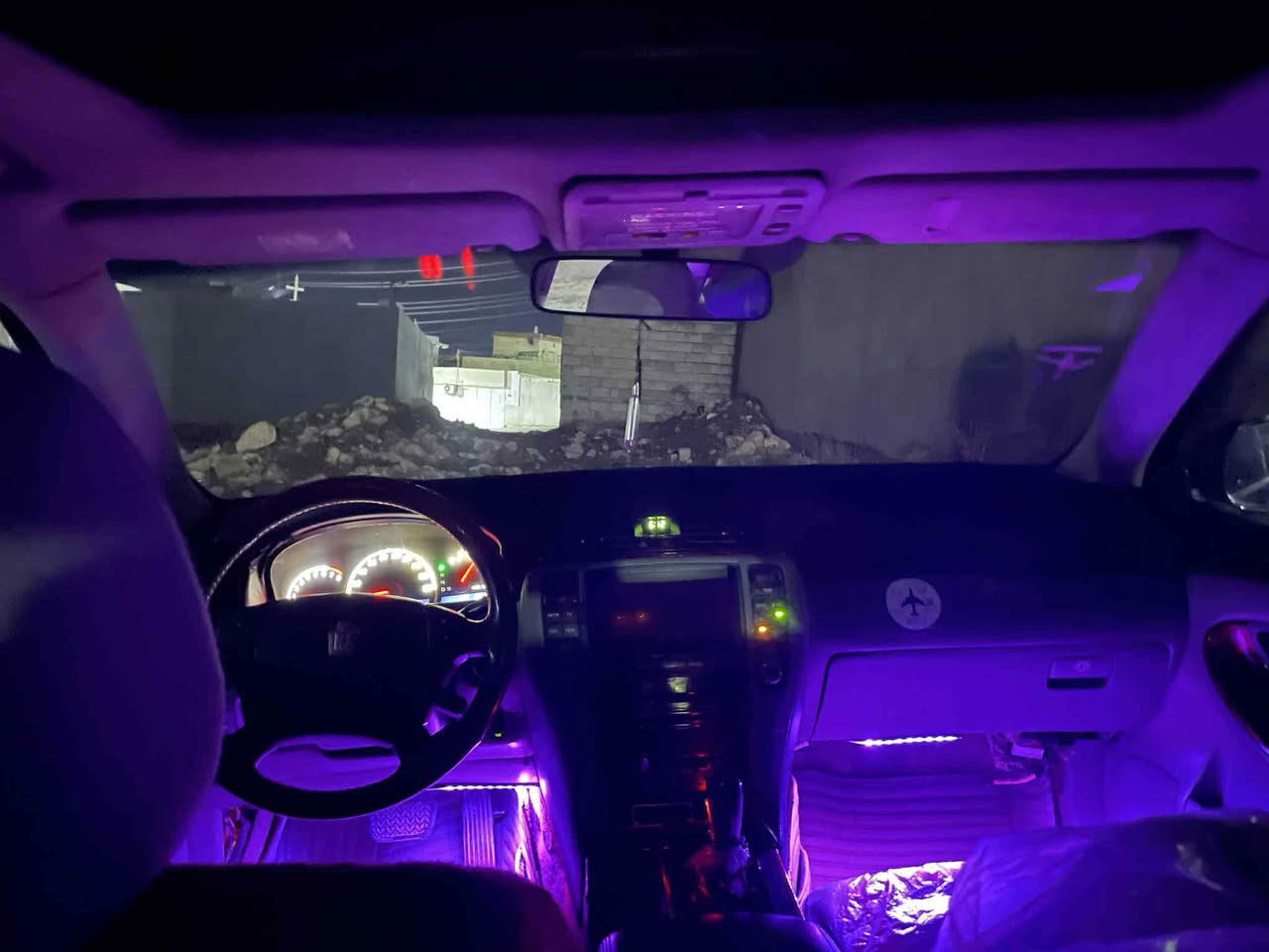 شاهینەی مووس ٢٠٠٥  ڕۆیاڵ
 گەورە بە گەورە 
سلاید 
کوشن و سوکان کارەبا
ساردوو گەرم مەزبووت
٣ دوگمە 
٣ پەردە 
٤ دەبڵی تازە 
٤ تایەیەی تازە 
لەسەر ساخی بۆیاخ کراوە
بە شەرتی   دەعم و  لێدراوی 
بە شەرتی کەڤەر گۆڕاو 
ڕۆن و هایدرۆلیک و سیوەیلی تازە گۆڕاوە 
ماڵی عایلەیە 
*********** 
٥٤ گەڵاو معامەلە السليمانية, العراق
