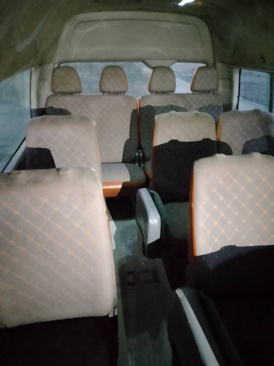 السلام عليكم جنبي عالي موديل 15 مصفره هيئه او غرامات  السياره كامله مكمله نقص مابيه رقم انكليزي باقي على استلام ويل كب تخم تاير  جديد كير أو محرك واكسل خير من الله   حداديه نضيفه السعر 145 أو بيه مجال للشراي للاستفسار على الرقم  *********** 
***********
