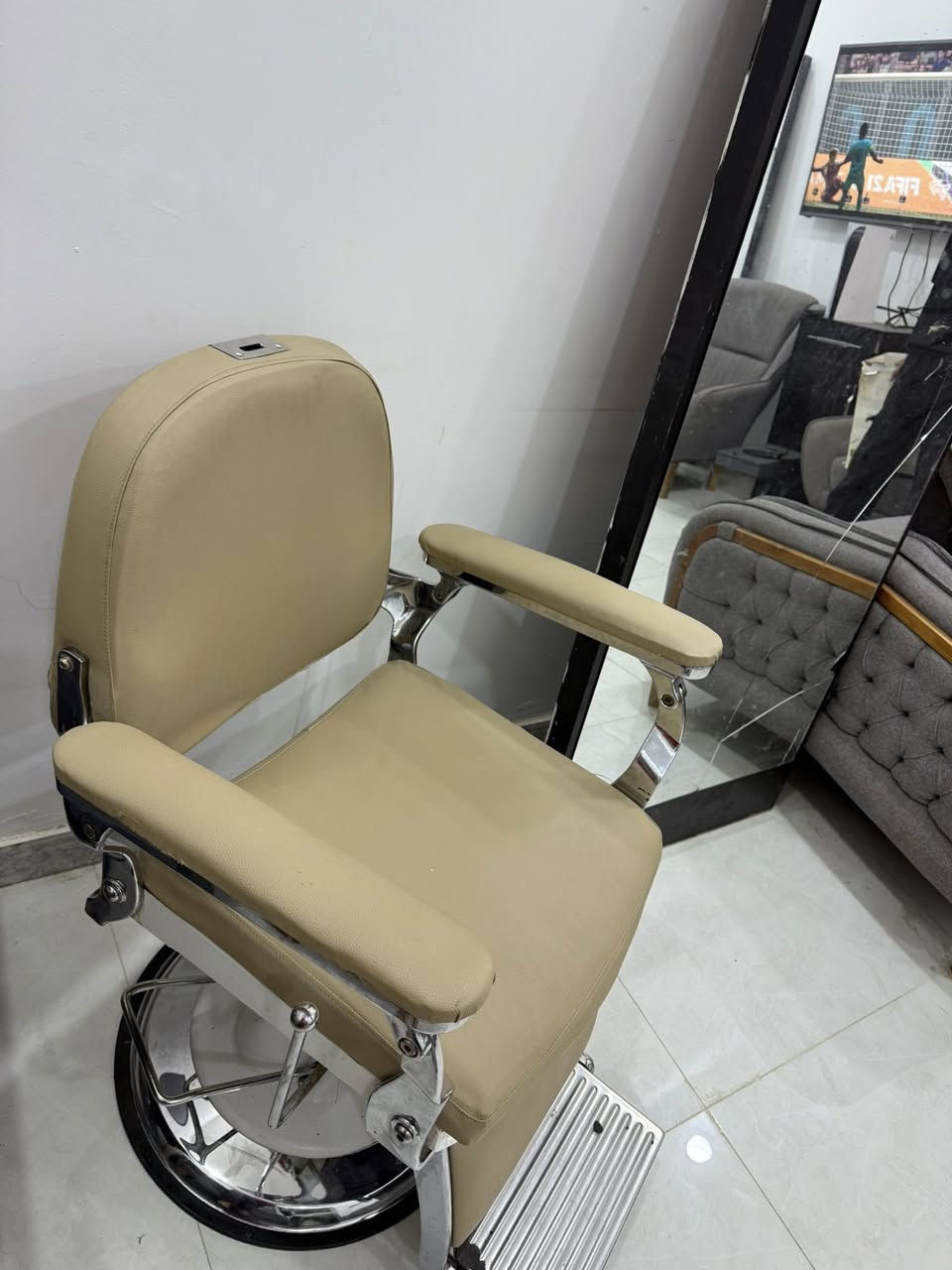 السلام عليكم 
يوجد ٣ كراسي حلاقه 
ويوجد ٤ ميز كومدي 
يوجد ٤ مريات حجم مترين 
يوجد ٣ كراسي ثلاثي حديد 
سعر ٣٥٠ لكرسي واحد +ميز كوميدي + مرايه وحده + كرسي ثلاثي حديد 
المكان قبله حي بغداد 
رسلني خاص إذا تحب تشتري اكثر مِہטּ قطّعه او مفرد


**إذا كنت صاحب هذا الإعلان وتريد حذفه لأي سبب، رجاءا أرسل رسالة إلى الدعم الفني**