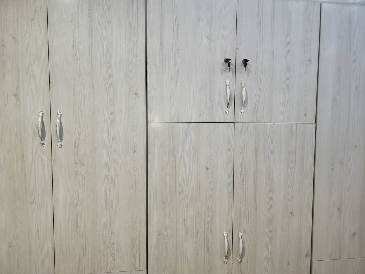 کانتۆری شەش تاکی MDF
زۆر پاک و تازەیە
سعری 325هەزار
ناونیشان کانی سپیکە خوارمزگەوتی تەبایی 
0774 086 5104
