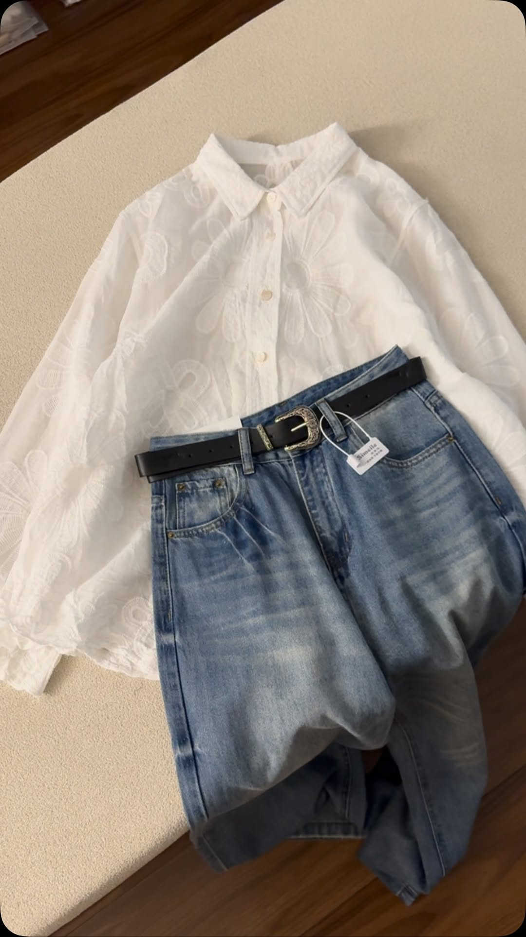 جمال الالوان 😌
سعر القميص 25 الف
مقاس فري يلبس 38-40-42-44
سعر الجينز 30 الف
36-38-40-42


**إذا كنت صاحب هذا الإعلان وتريد حذفه لأي سبب، رجاءا أرسل رسالة إلى الدعم الفني**