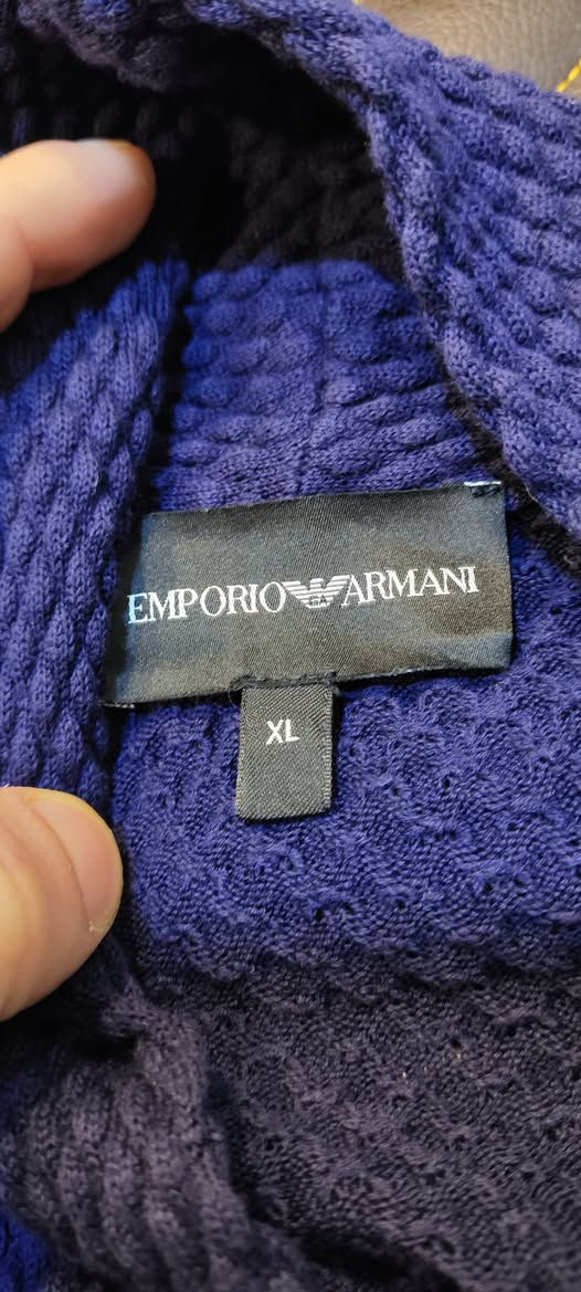 EMPORIO ARMANI ✔️✔️
100% باله اوربية اوريجنال 
النظافة تامة  
XL القياس 
64cm عرض الصدر 
يتوفر توصيل 6 الاف لجميع محافظات العراق 🚙


**إذا كنت صاحب هذا الإعلان وتريد حذفه لأي سبب، رجاءا أرسل رسالة إلى الدعم الفني**