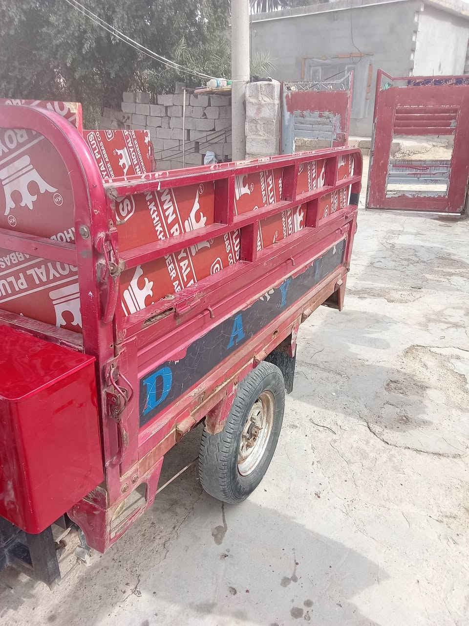 ستوتا للبيع موديل 2016  اوراق كامله كهربيات شغاله سلف لايت بك لايت شاصي مكفول السعر 950 وبيها مجال للعنوان واسط العزيزية الاتصال ***********
***********
