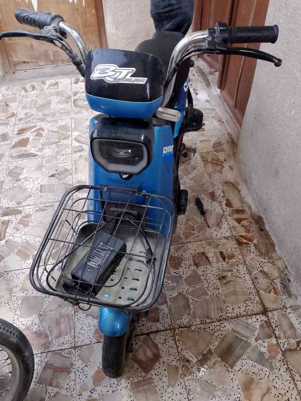 سلام عليكم من رحصت الادمن.. دراجه شحن نظيفه جدٱ شغاله فقط البطاريات نص عمر مع بايسكل ياباني السعر ب200 كلهن البصره حي الحسين ***********
