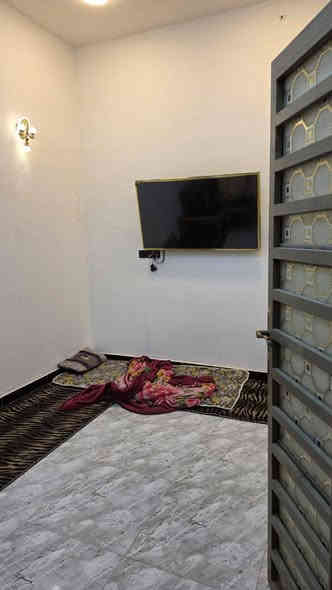 يعلن مكتب عقارات الرحمن عن توفر دار للبيع في شط العرب الجزيره اليوبه قرب مدرسه الصقر شارع الملعب مساحه الدار 100 ركن قاطين بناء درجه اولى الرض قلع والشوارع 10متر يتكون الدار من 4غرف ومطبخ وديوان وصاله وصحيات داخليه وخارجيه مثل ماواضح في الصور سعر الدار 85 معا الثاث وبي مجال للاستفسار الاتصال *********** عنوان المكتب عقارات الرحمن شارع الثامريه قرب مدرسه الثامريه الاهليه
