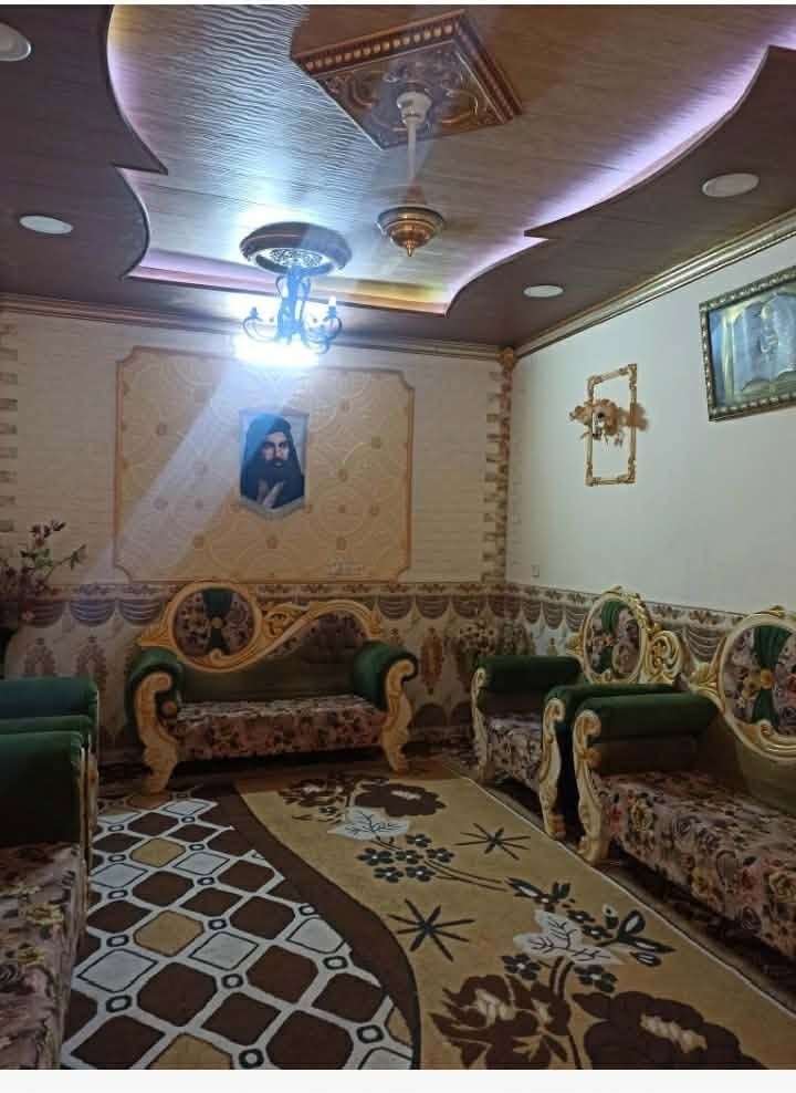 السلام عليكم
بيت للبيع  طابو زراعي سند 25 الموقع المحاويل حي السلام خلف سكه القطار يبعد عن الشارع حله بغداد 200م 
بناء جديد  مساحه 240م مكون البيت  غرفتين ومطبخ وهول استقبال السعر 45 بيه مجال 
..متوفره كافه الخدمات  .تبليط ماء وكهرباء  .. للاستفسار الاتصال على الرقم الهاتف ***********
