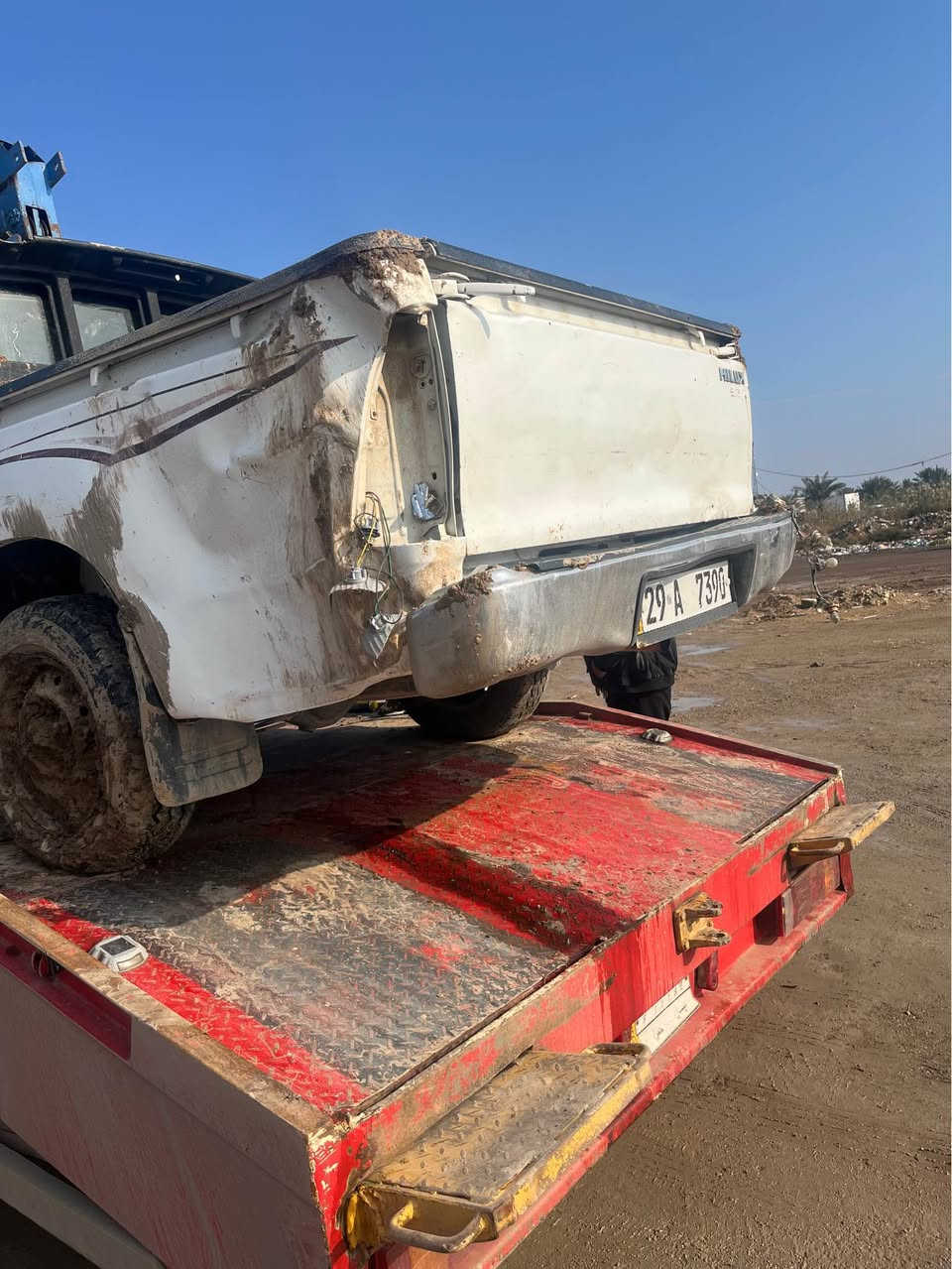 دفع الله  و ما شاء فعل 
صار وياي حادث الله يبعد الشر عنكم 
ابيعهـا ع حادثهـا 
تيوتا بيكم هايلوكس 
موديل 2006 
رقم واسط الدولي 
لون ابيض 
مكفولة كفالة عامه قبل الحادث 
تخم تاير جديد 
شاصي 19 
عنوان ديالى بعقوبة 
*********** Singapore
