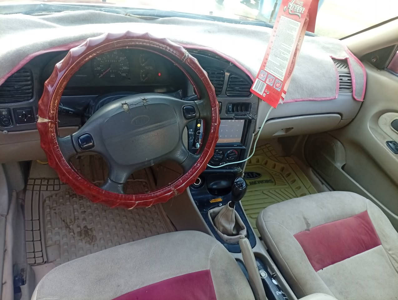 السلام عليكم 
سيفيا موديل 2000 رقم كربلاء دولي 
سنوية جديدة لل2029 تحويل مباشر 
محرك وكير جدد 
كير عادي
صدر جديد امامي خلفي 
كهربائيات شغالة 
شاشة 
سنتر لوك ريمونت 
ويل كب جديد 
تبريد نقص غاز فقط ..
راديها ب28 وبيها مجال بسيط ..

‏‪0783 079 8109‬‏
