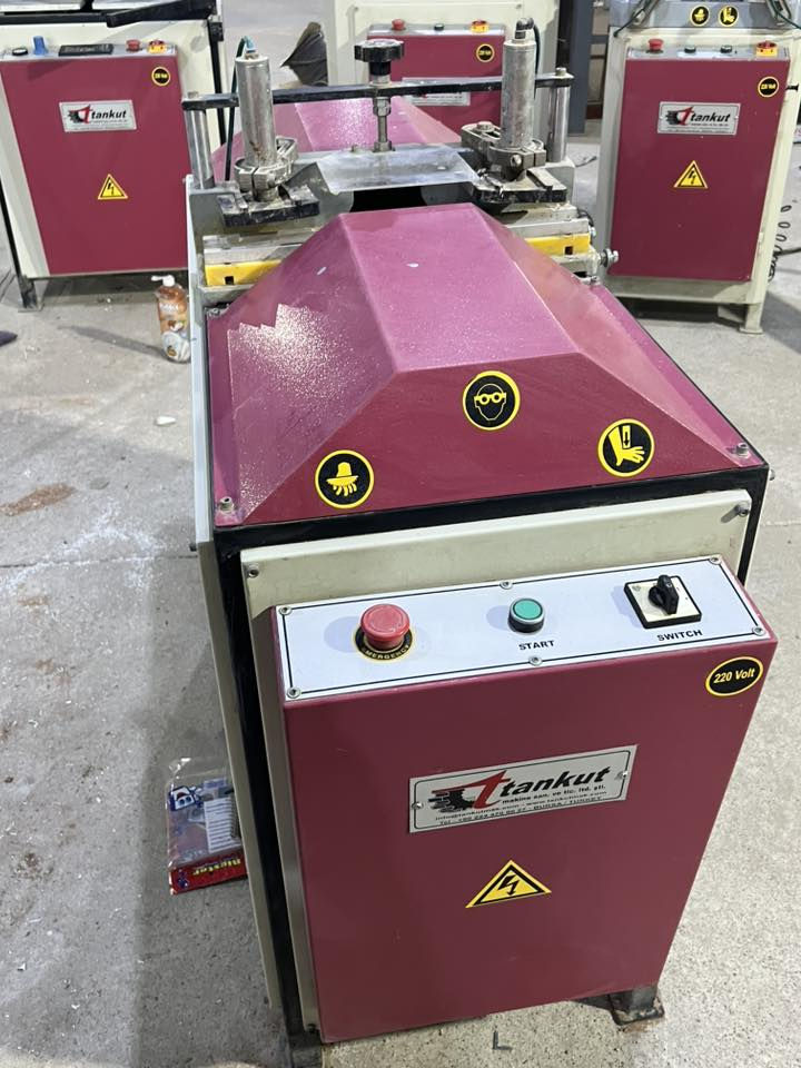 للبيع معمل كامل بيفيسي سينكل سنكل معمل كامل بس بدون كونبريسر معه ملحقات  المنيوم كامل مكان كركوك سعر ٥٧وبي مجال بصيط معمل جديده بمعنه كلمه كوله مامسوي ٢٠بيت بيهااا لوك لوك مامبدل بيهااا اي برغي مكان كركوك 
سعرهااا٥٧وبي مجال قليل رقم هاتف ***********
