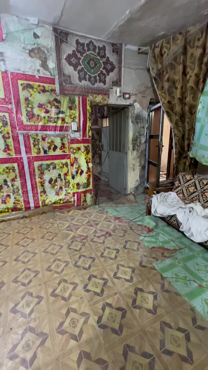 سلام عليكم بيت 120 متر سكني للبيع منطقه الدهاليك البيت كما موضح في الفيديو سعر المتر مليون دينار للاستفسار الاتصال *********** او مراجعه مكتب جاسم ابو عبدالله
