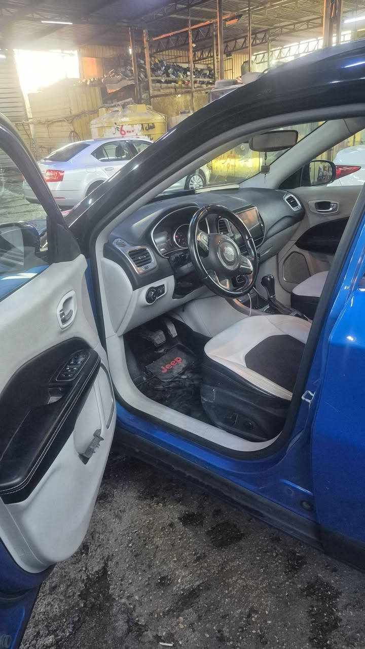 السلام عليكم
جيب كومباس ٢٠١٨
 ضربتها كما موضح بالسونار خشم الجاملغ الأمامي وباب الصدر مصبوغ بدون ايرباك    
مثبت سرعة
نقطه عمياء
مانع انزلاق 
بصمة
تبريد قطعتين
 تحكم ستيرن 
سايد بريك بصمة 
كاميرا خلفية
كشنات جلد وكرسي السائق كهربائي 
شاشه لمس
تدفئة كراسي وستيرن 
رقم سليمانية  انكليزي 
السعر: ١٥٠ 
مكان : بابل
تفاصيل اكثر: 
*********** واتساب
