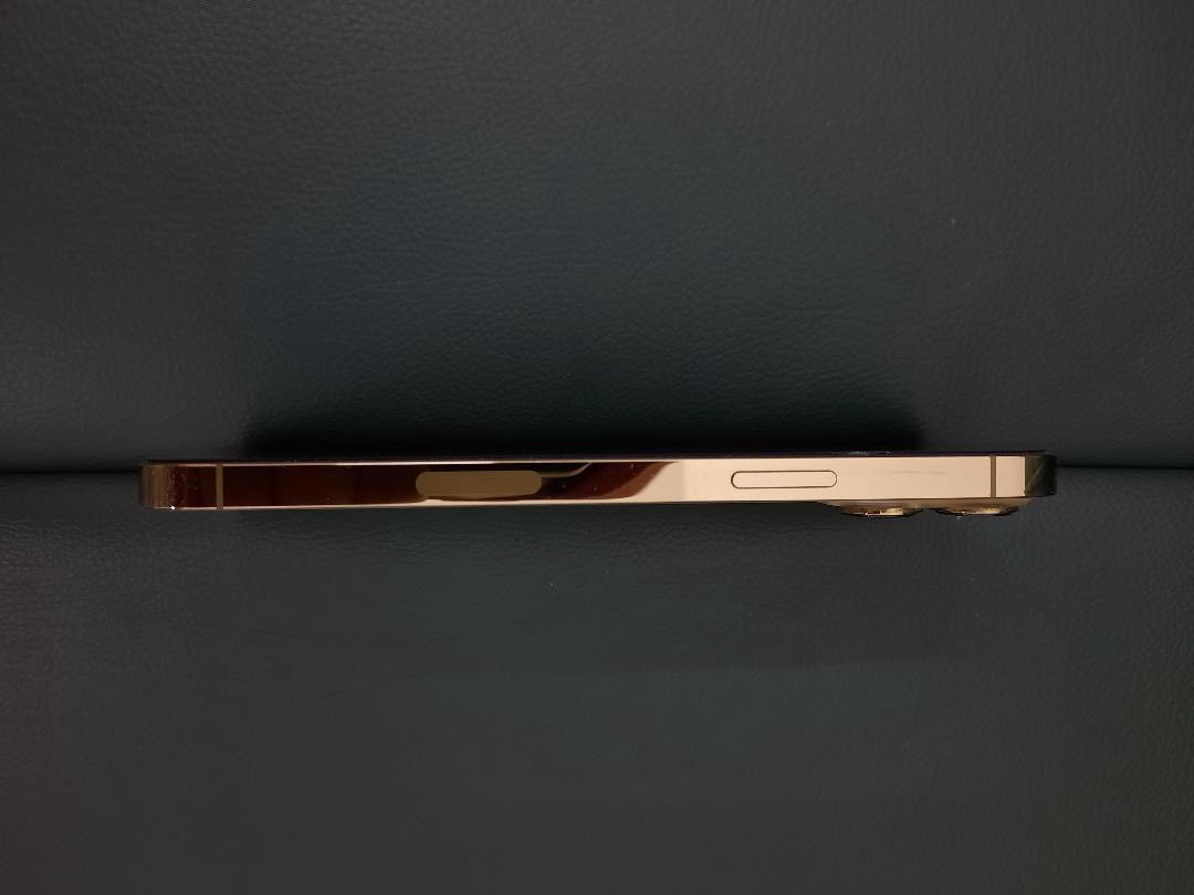 سلام عليكم أيفون 13 برو ماكس لون ذهبي نموذج MA جهاز جديد كلش مرفوع بطاريه خارج العراق انطي ضمان اذا يصرف وضمان اذا امبدل شي بالجهاز بدون ملحقات سعر 730وبي مجال مكاني بغداد الغدير ***********
