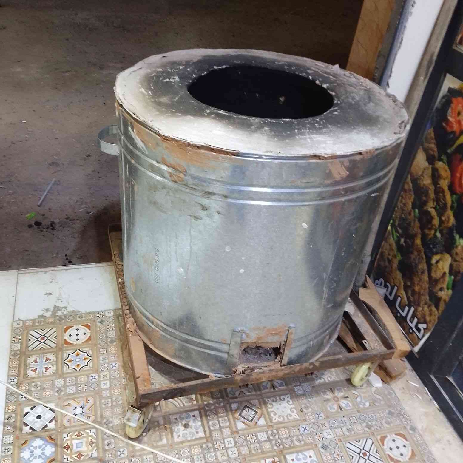 للبيع مشوايه منقله وجامخانه وتنور طين مغلف بحديد متحرك وميوزه الشراي يتصل على الرقم التالي *********** يوجد واتساب
