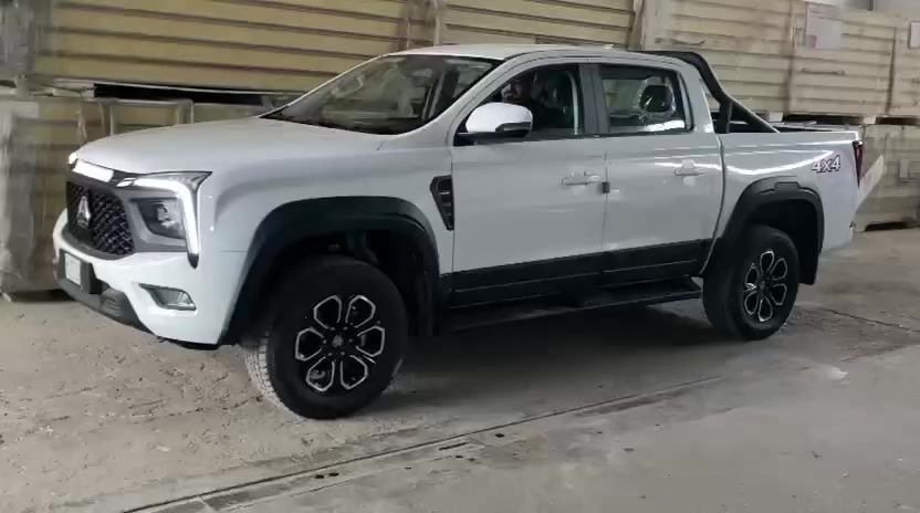 نبارك  الحاج فيصل الكناني  بمناسبة اقتناء سيارة بيكب موديل 2026، لون  أبيض من نوع ساينو ترك بولدن (دفع رباعي).

ونتقدم بجزيل الشكر لثقته واختياره شركة الأراضي المرتفعة، الموزع الحصري في العراق.

السيارة مشمولة بضمان المصنع لمدة 5 سنوات أو 150,000 كيلومتر #اسطول_نقل #بكب_فخم #بولدن #العراق #نقل_بضائع #بغداد #شاحنات_خفيفة #بكب_دبل_قمارة


**إذا كنت صاحب هذا الإعلان وتريد حذفه لأي سبب، رجاءا أرسل رسالة إلى الدعم الفني**