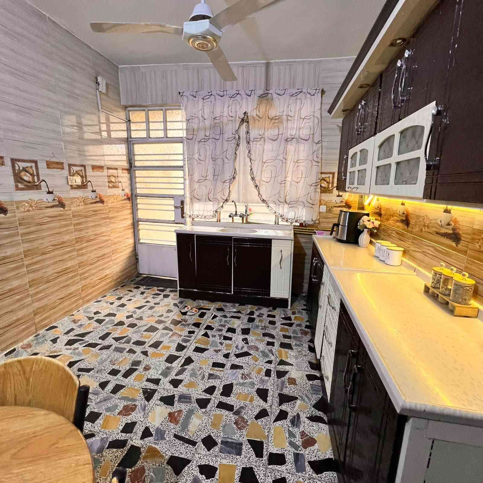 � فرصة مميزة لامتلاك دار في البلديات – حي التراث 🏡

دار طابو زراعي للبيع بموقع ممتاز وخدمات متكاملة

📍 الموقع: البلديات / حي التراث

📐 المساحة: 175 م²

🏢 البناء: طابقين

🔹 مكوّنات الدار:

• 4 غرف نوم واسعة

• غرفة خامسة إضافية (مخزن)

• 3 حمّامات

• مطبخ حار + مطبخ بارد

✨ مميزات الموقع:

• يبعد 100 متر عن الشارع العام

• منطقة هادئة ومرتبة

• جميع الخدمات متوفرة

💰 السعر: 270 مليون دينار

(قابل للتفاوض)

📞 للتواصل والاستفسار:

*********** — خاص أو اتصال بغداد, العراق
